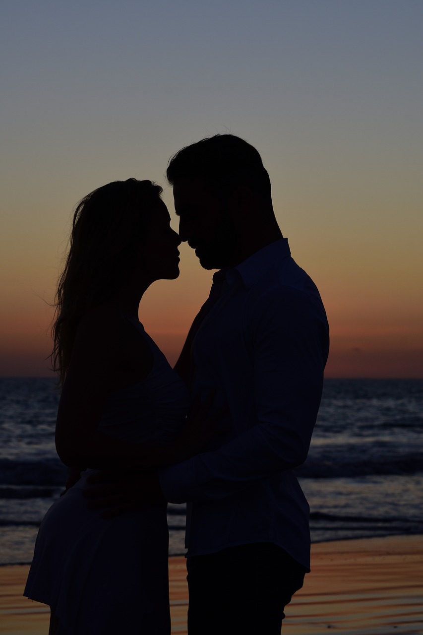 Image - love pair gran canaria beach