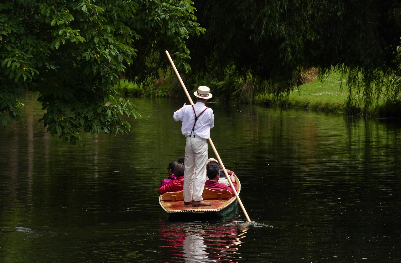 Image - punt boat couple punter