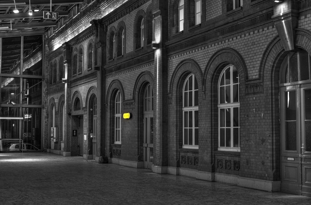 Image - railway station kassel colourkey