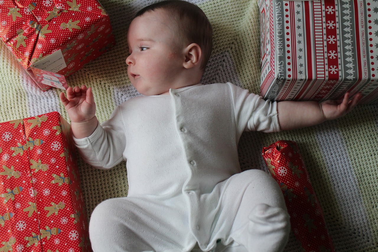 Image - baby baby grow christmas curious