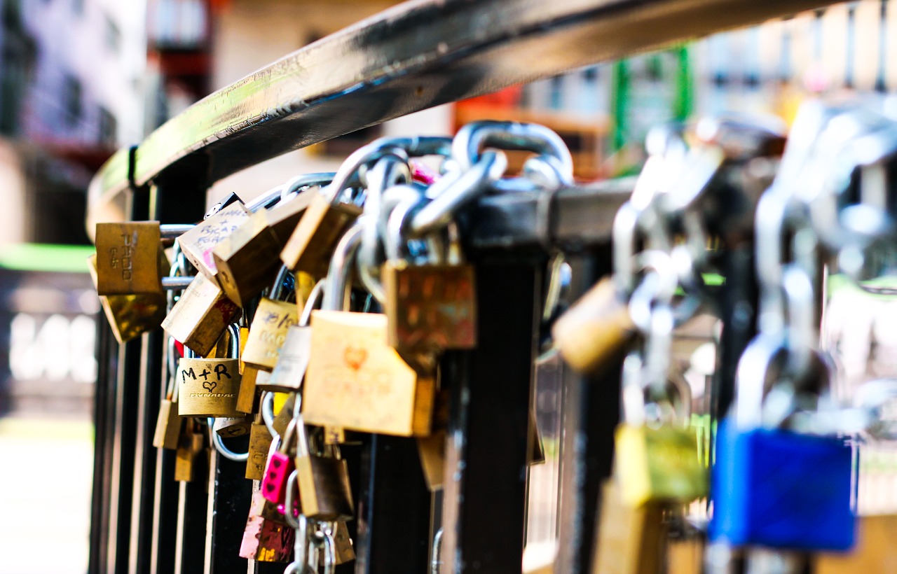 Image - avenue brazil love padlock