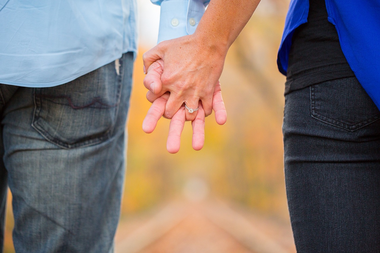 Image - holding hands couple love together