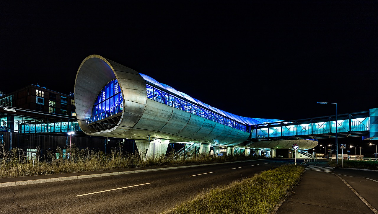 Image - night photograph railway station