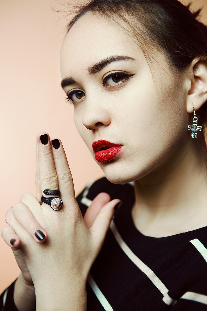 Image - portrait girl red lips varnish