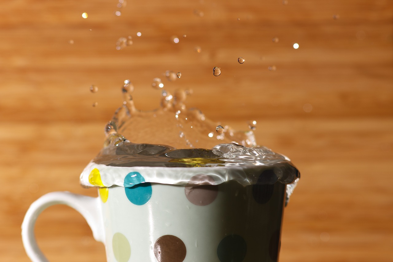 Image - water mug cup table splash