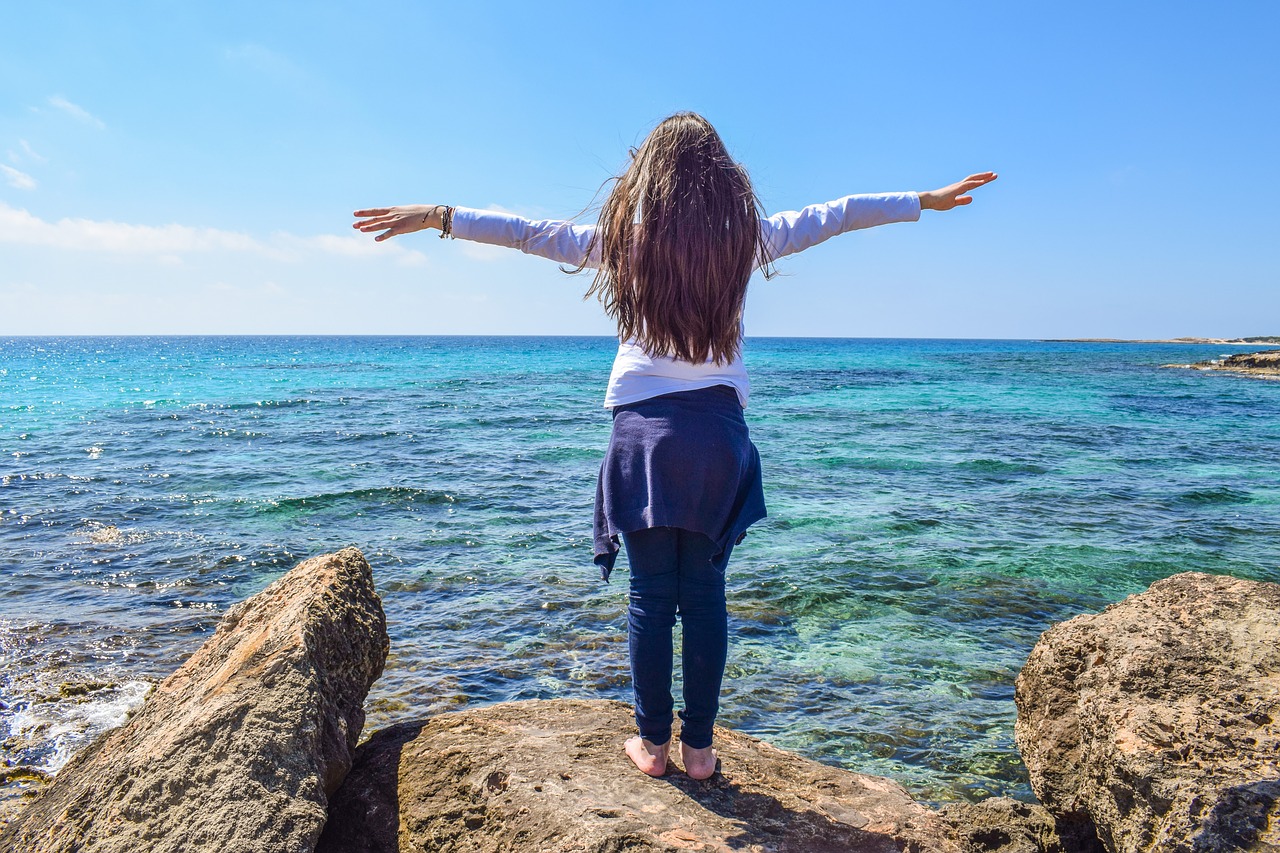 Image - girl sea horizon joy of life