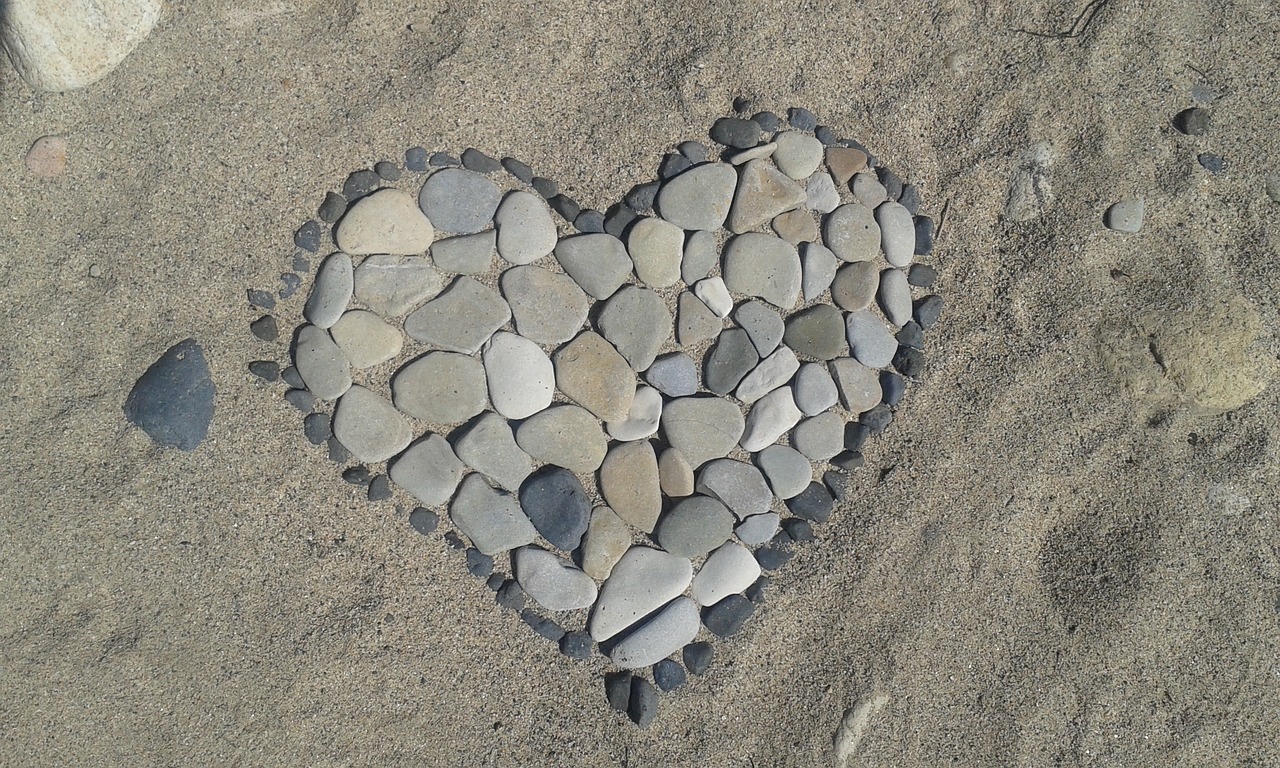 Image - heart pebble love