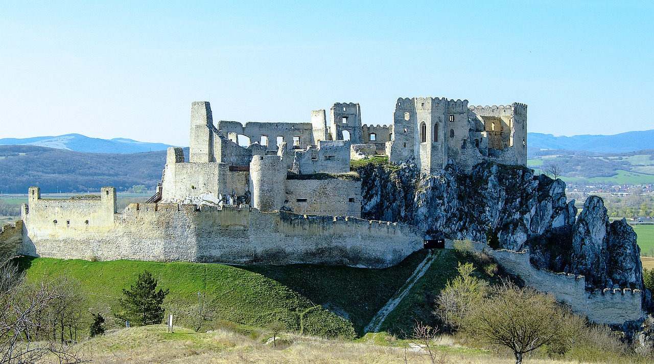 Image - beckovský castle beckov castle