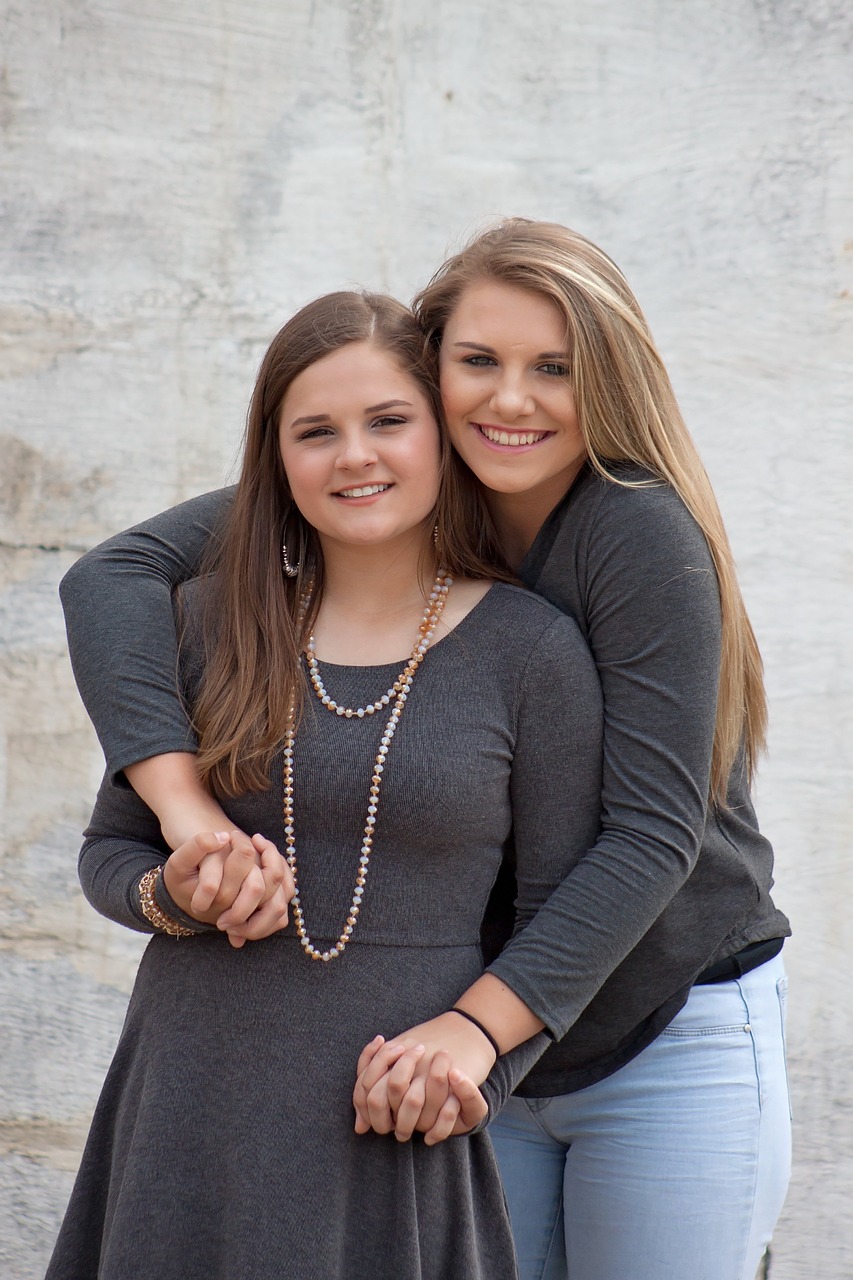 Image - young girls best friends happy