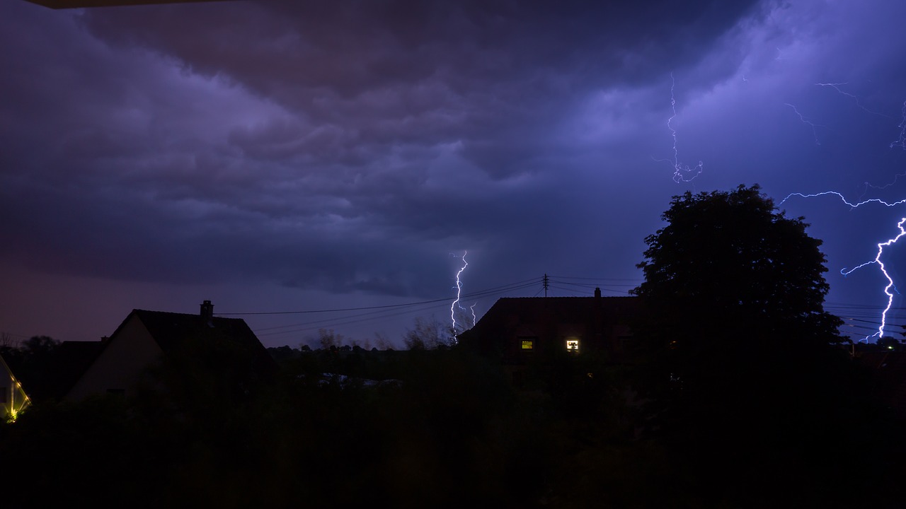 Image - lightning night flash thunder dark