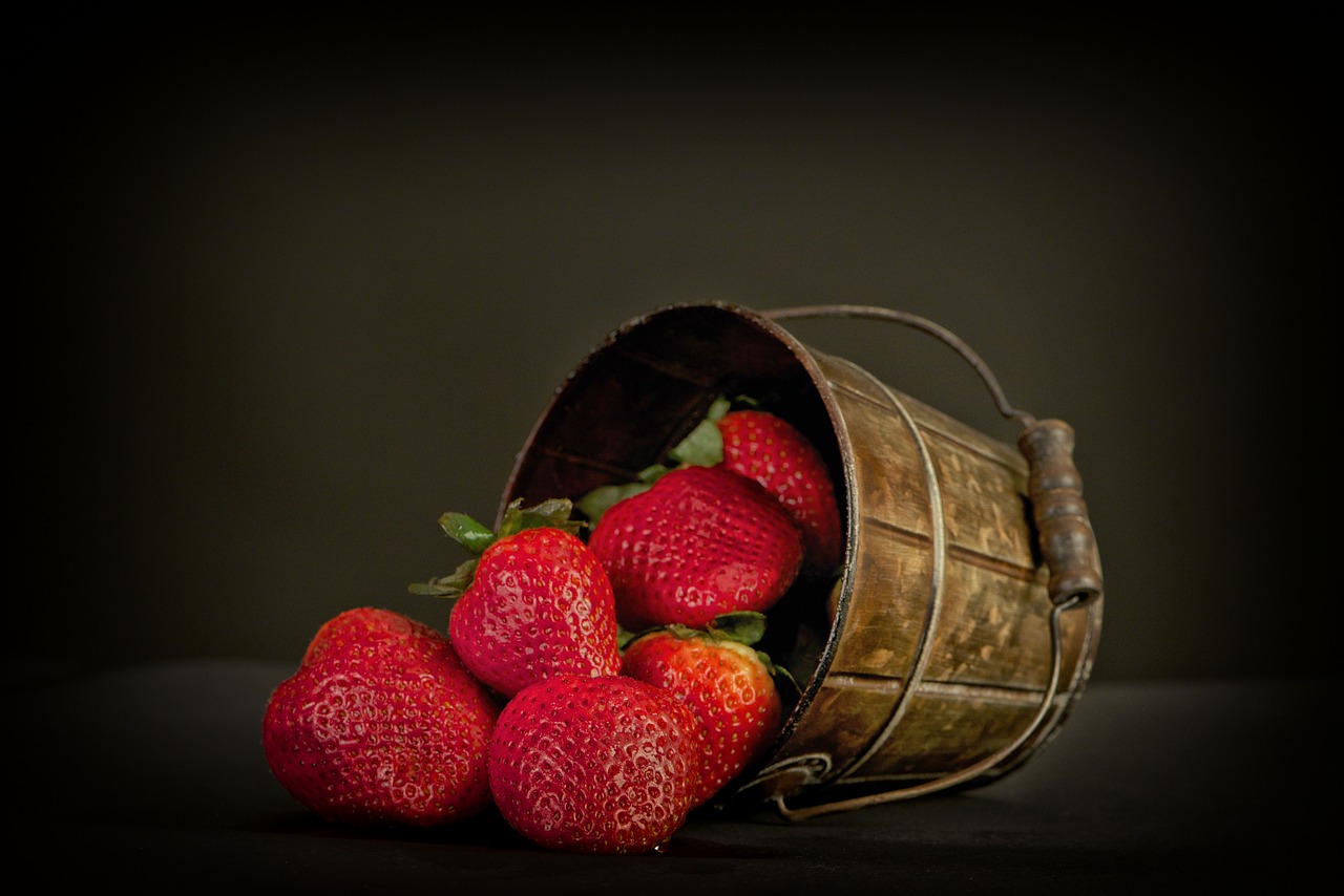 Image - fruit strawberries red sweet food