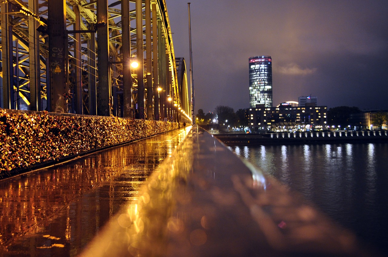 Image - hohenzollern bridge hyatt hotel