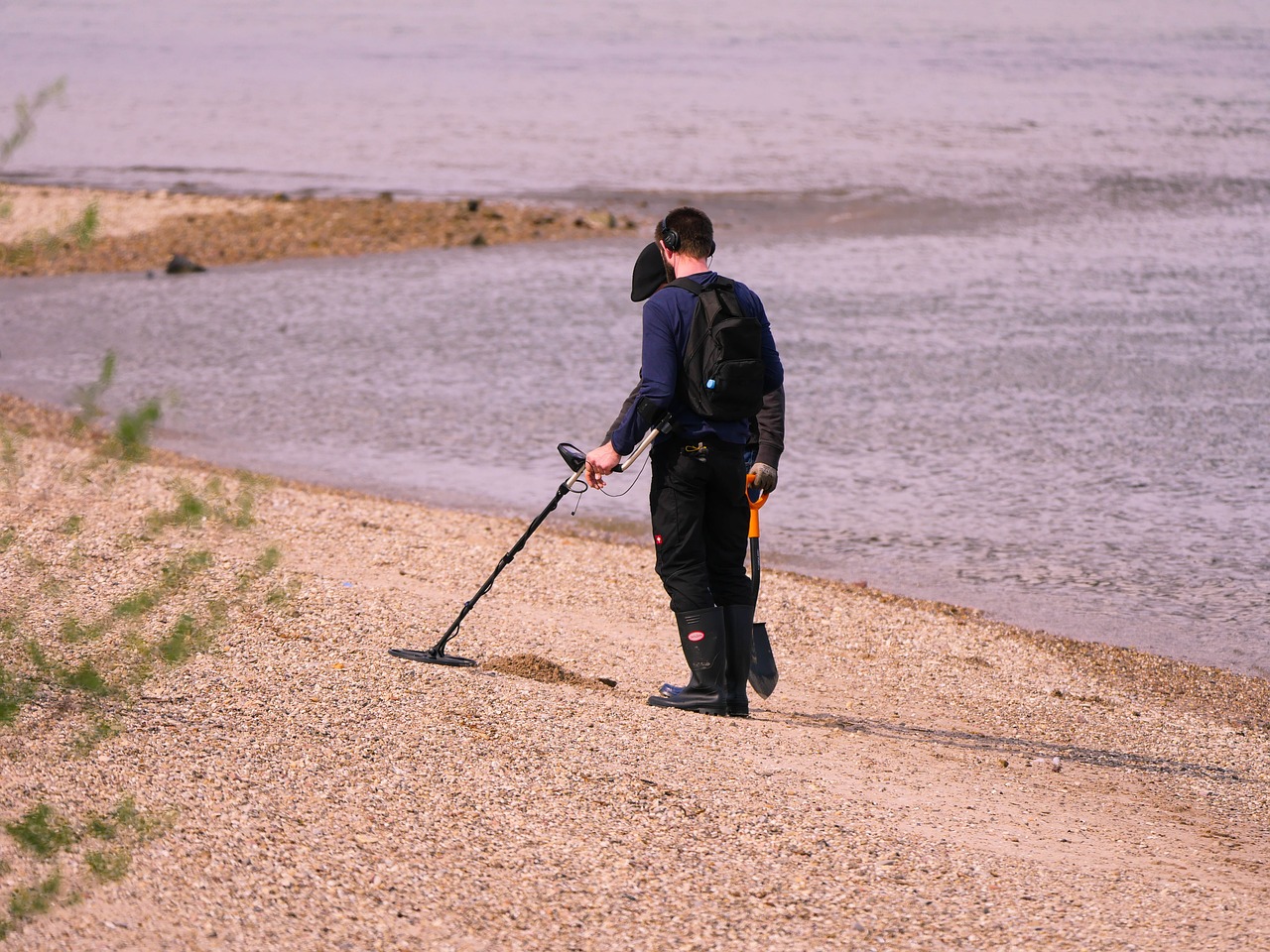 Image - treasure hunt probe metal detector