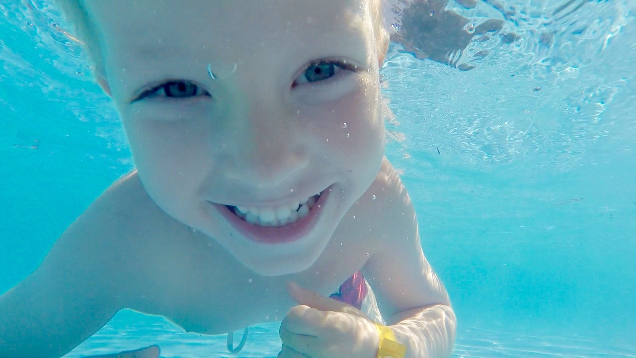 Image - children swim dive summer pol
