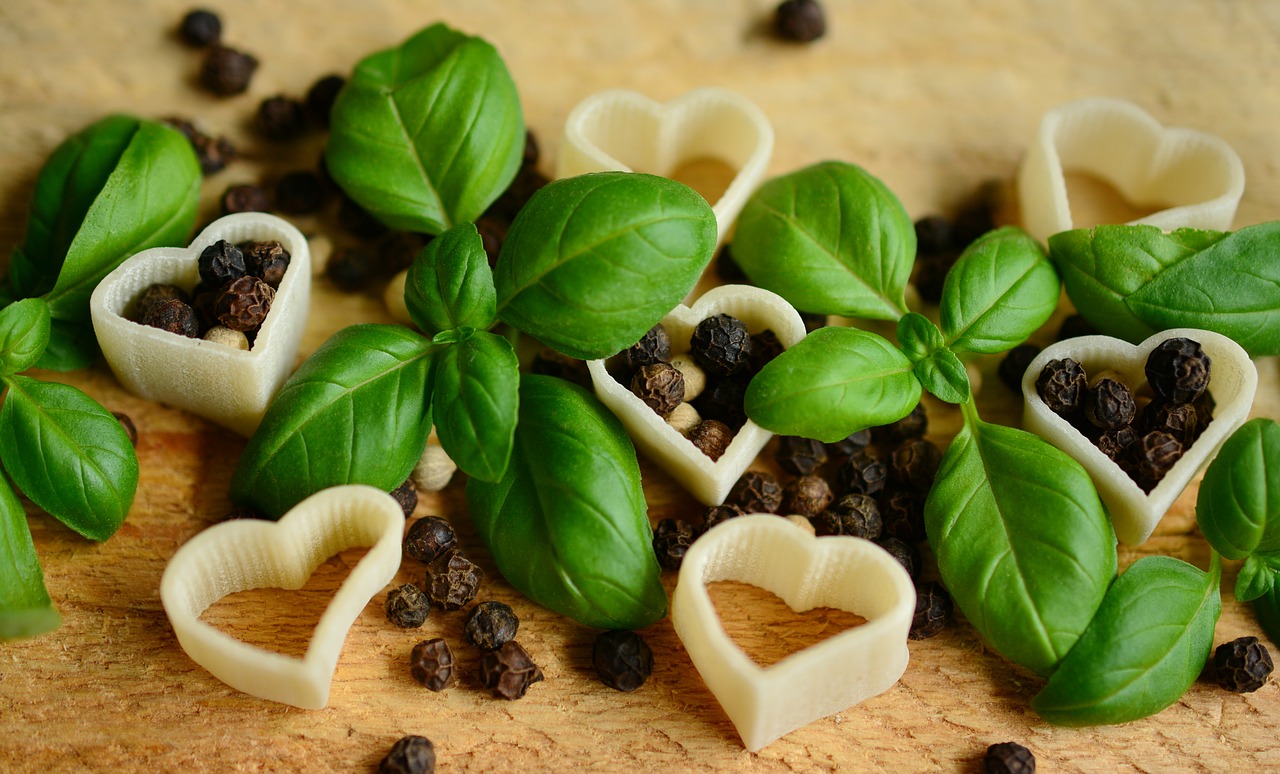 Image - basil pepper peppercorns noodles