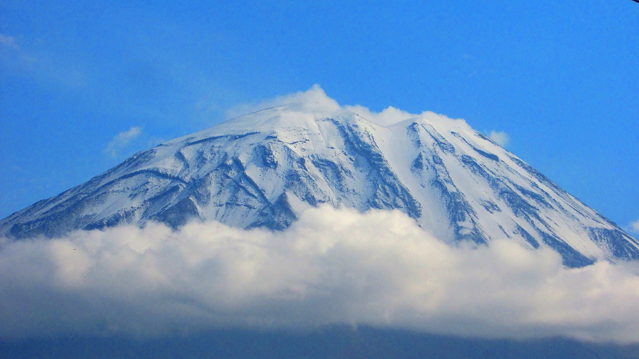 Image - misti volcano snow clouds