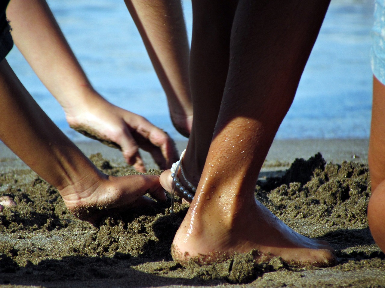 Image - between sand game and sea