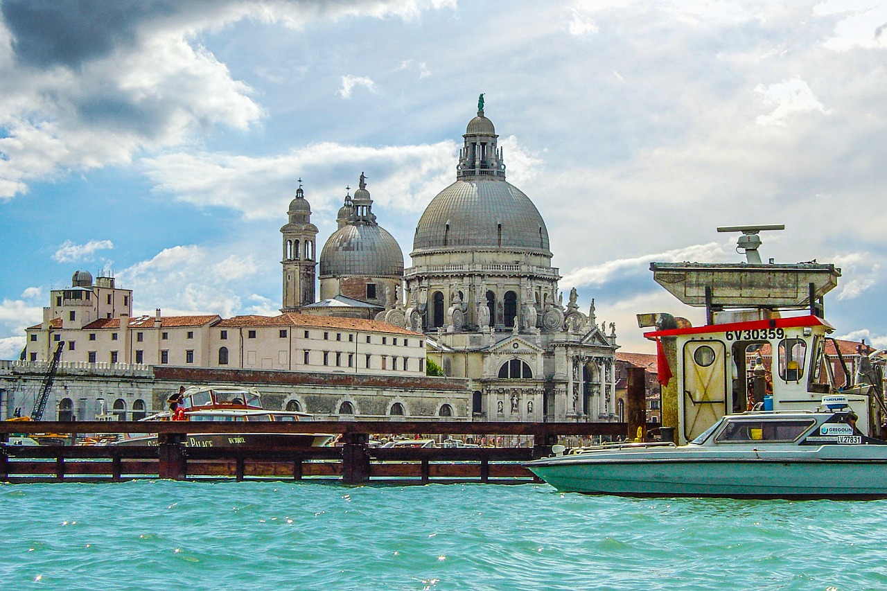 Image - church italy water canal dome