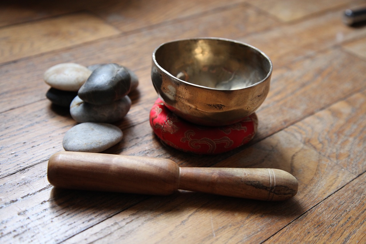 Image - tibetan bowl meditation pebble