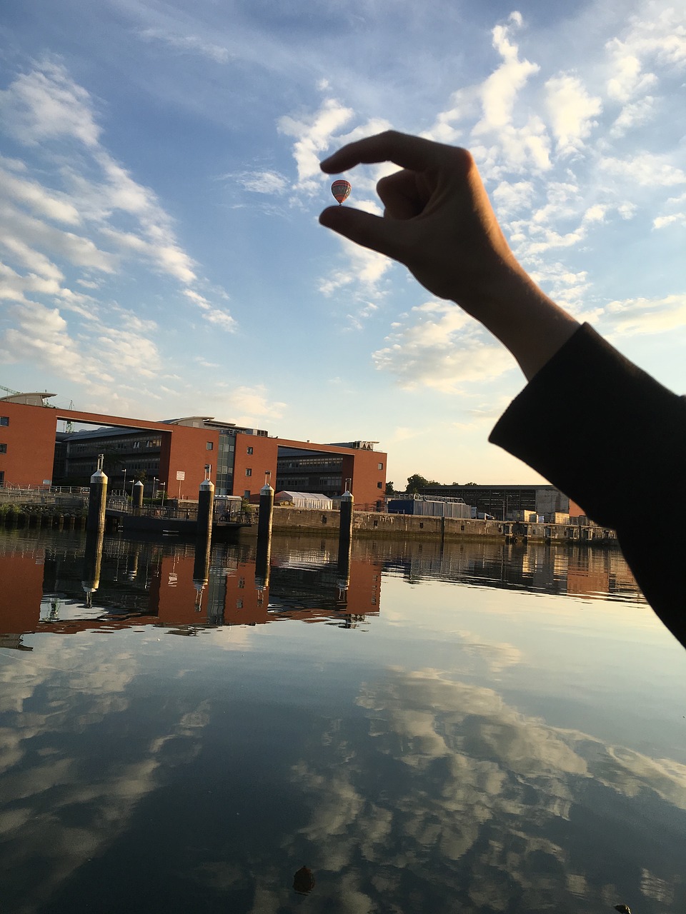 Image - kiel balloon schwentine estuary