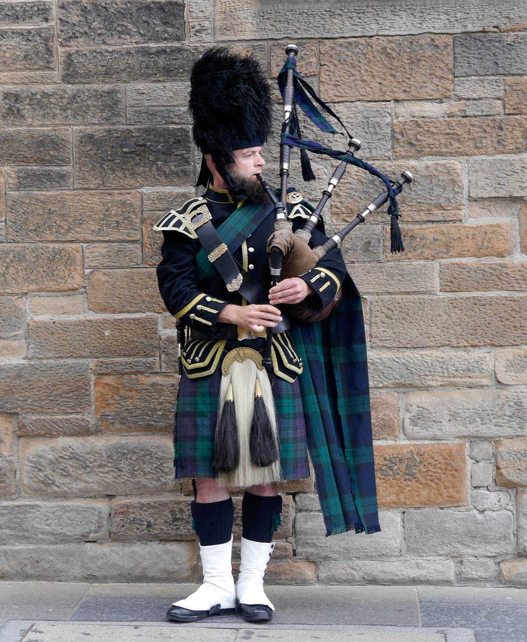 Image - scotland edinburgh bagpipes tartan