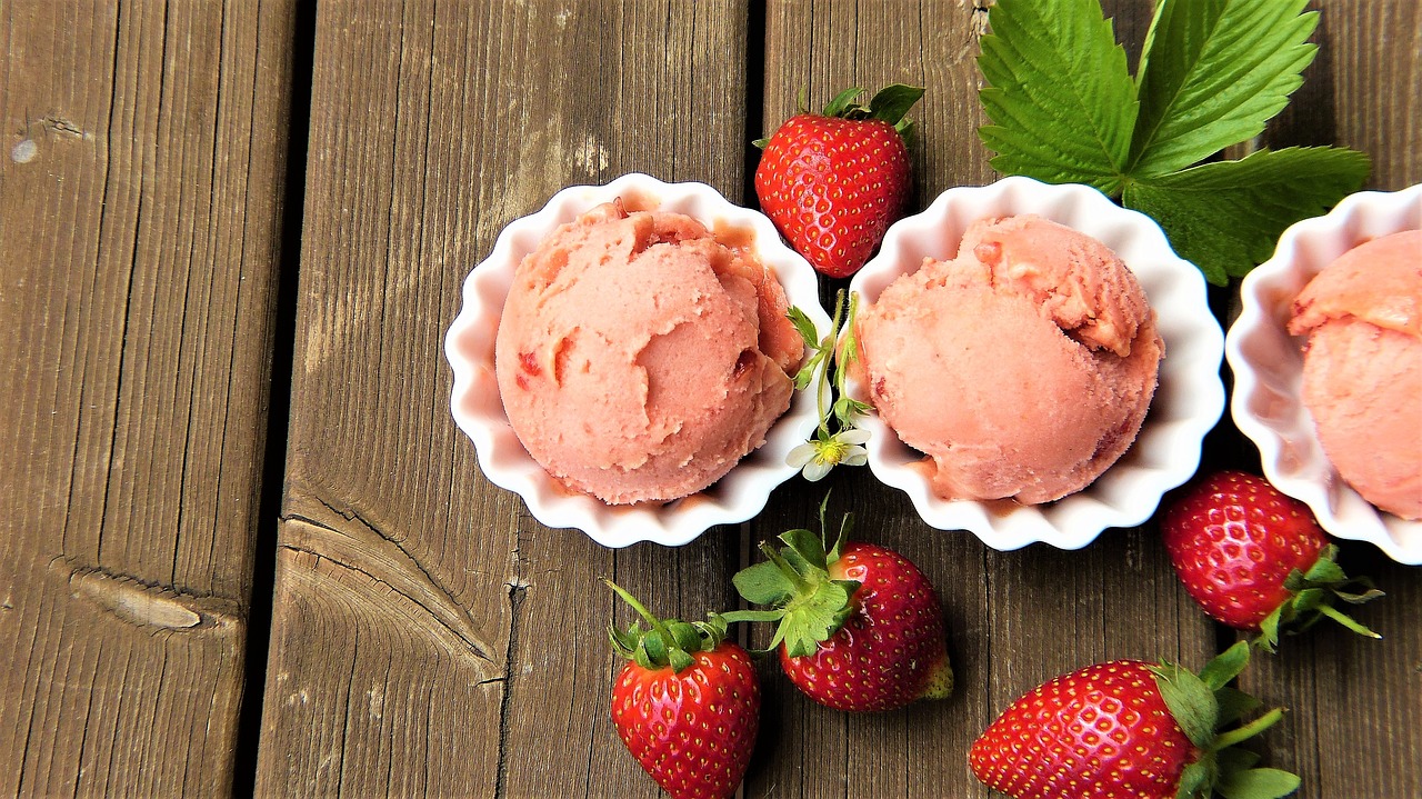 Image - strawberry ice cream strawberries