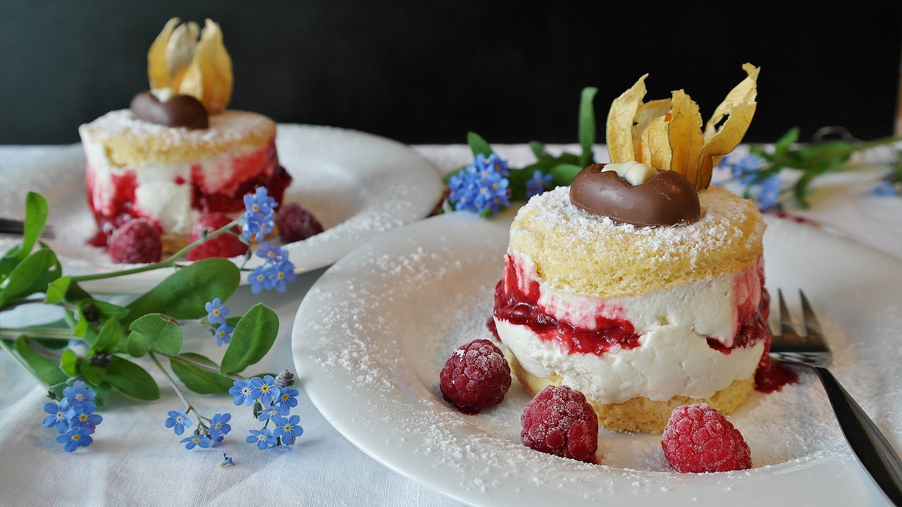 Image - bisquit cake cake cuts raspberries