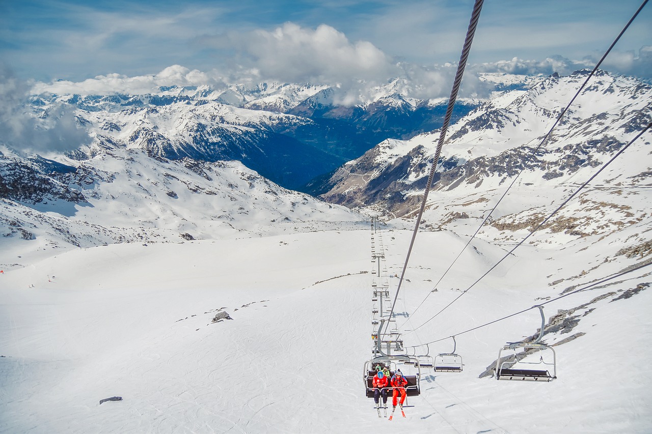 Image - france ski life gondola resort