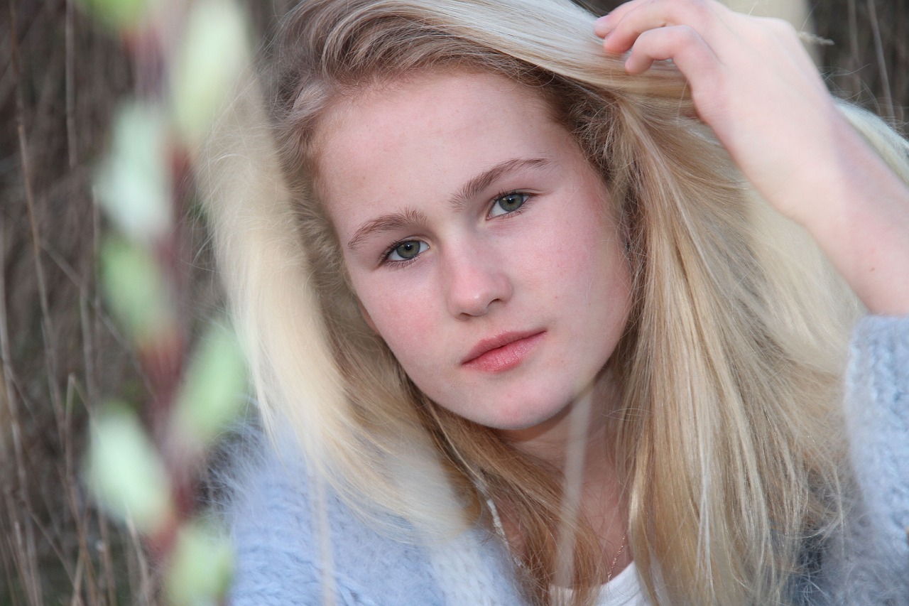 Image - girl blonde nice dreamy green eyes