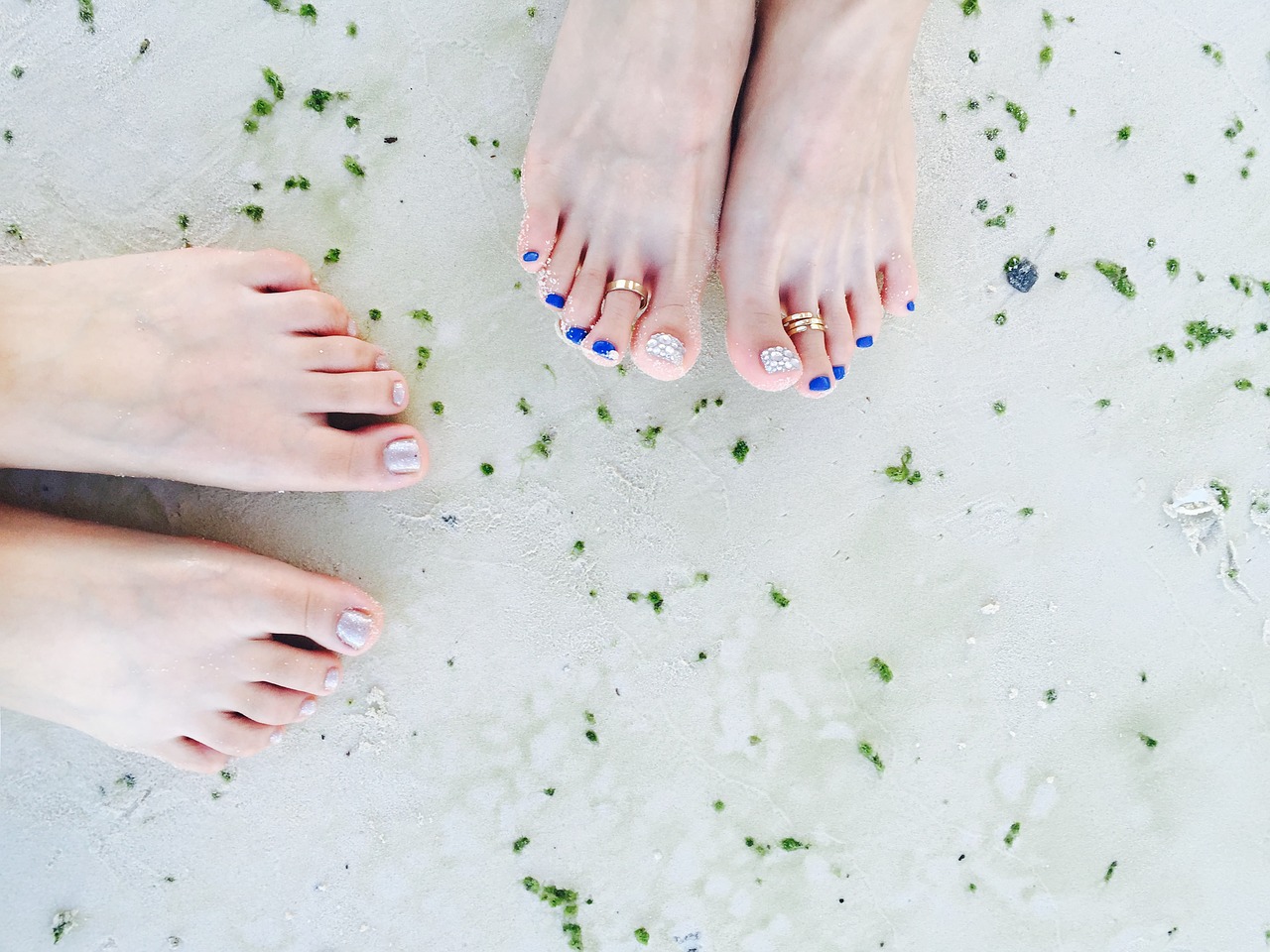 Image - pedicure sea beach foot friends