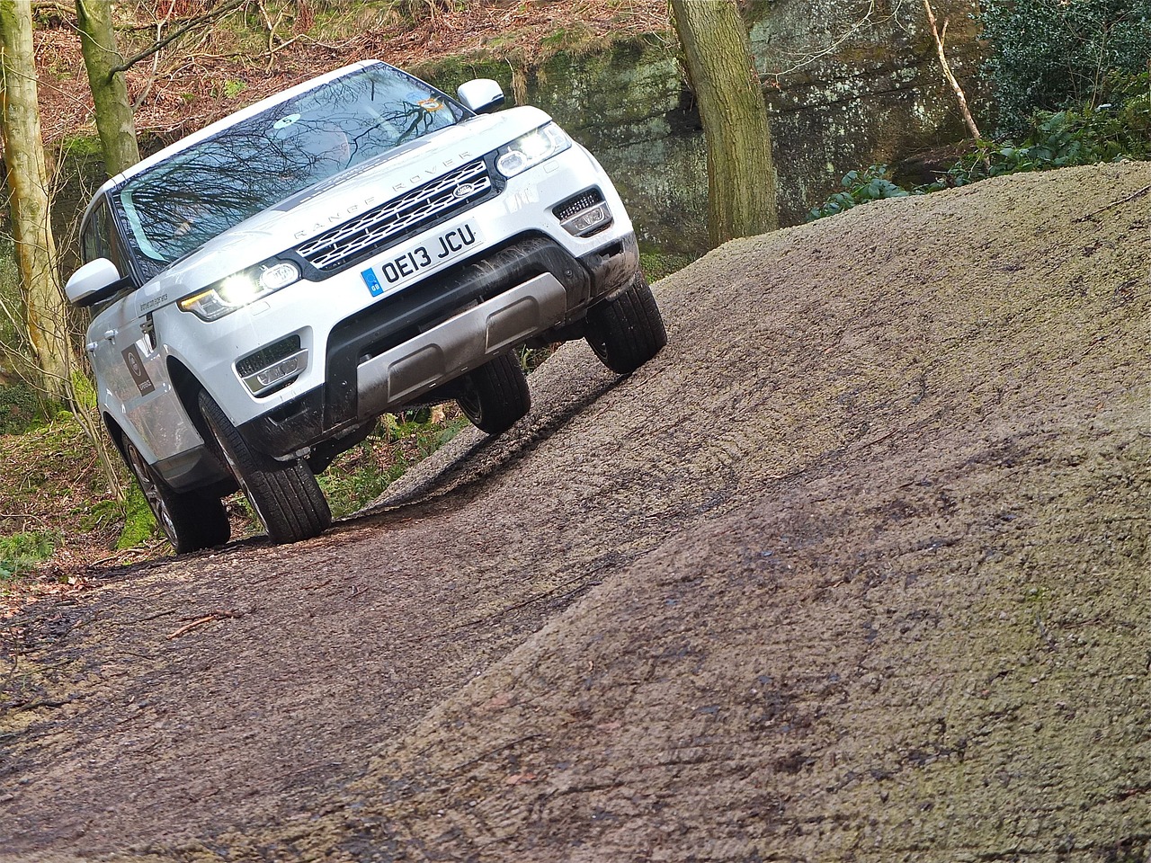 Image - range rover off road england