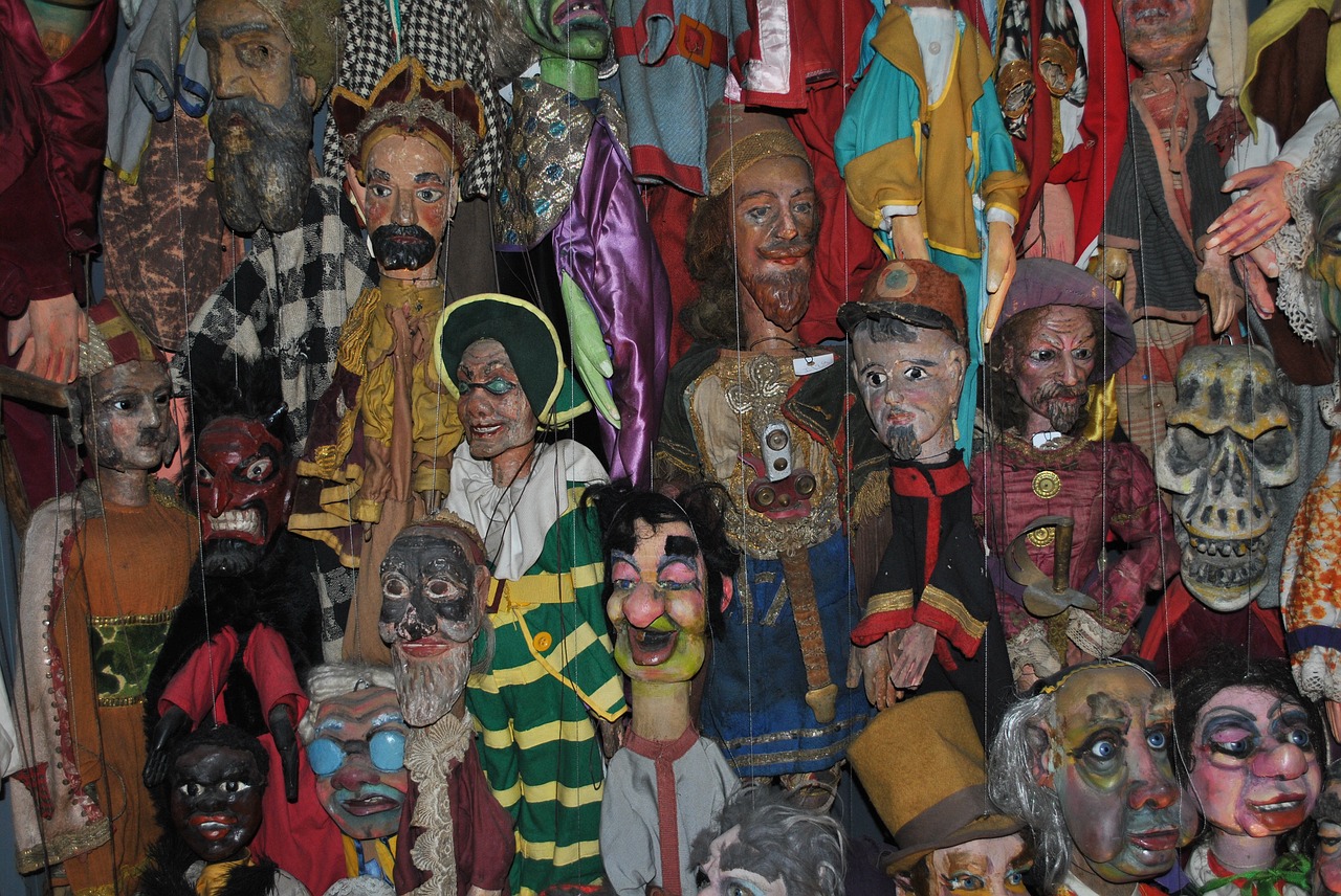 Image - puppets guignol former show lyon