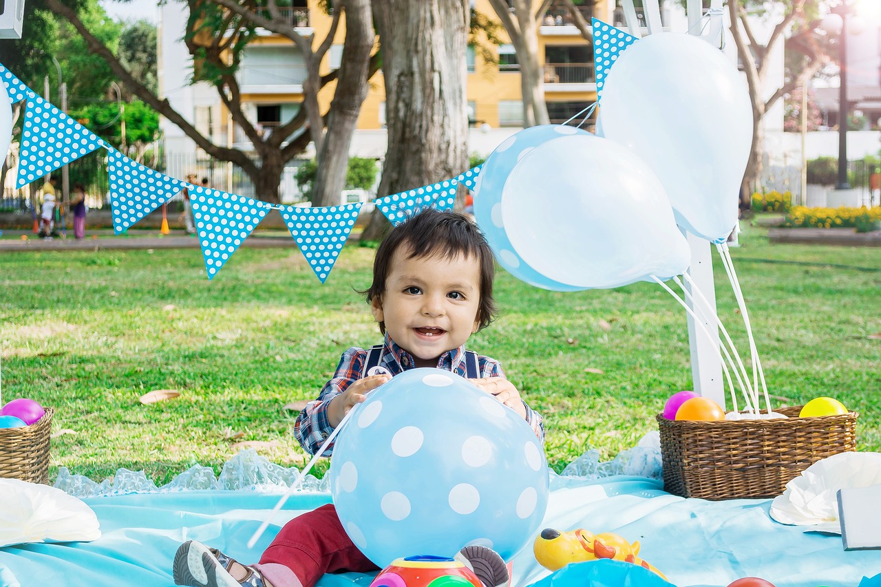 Image - bebe ball child park happy baby