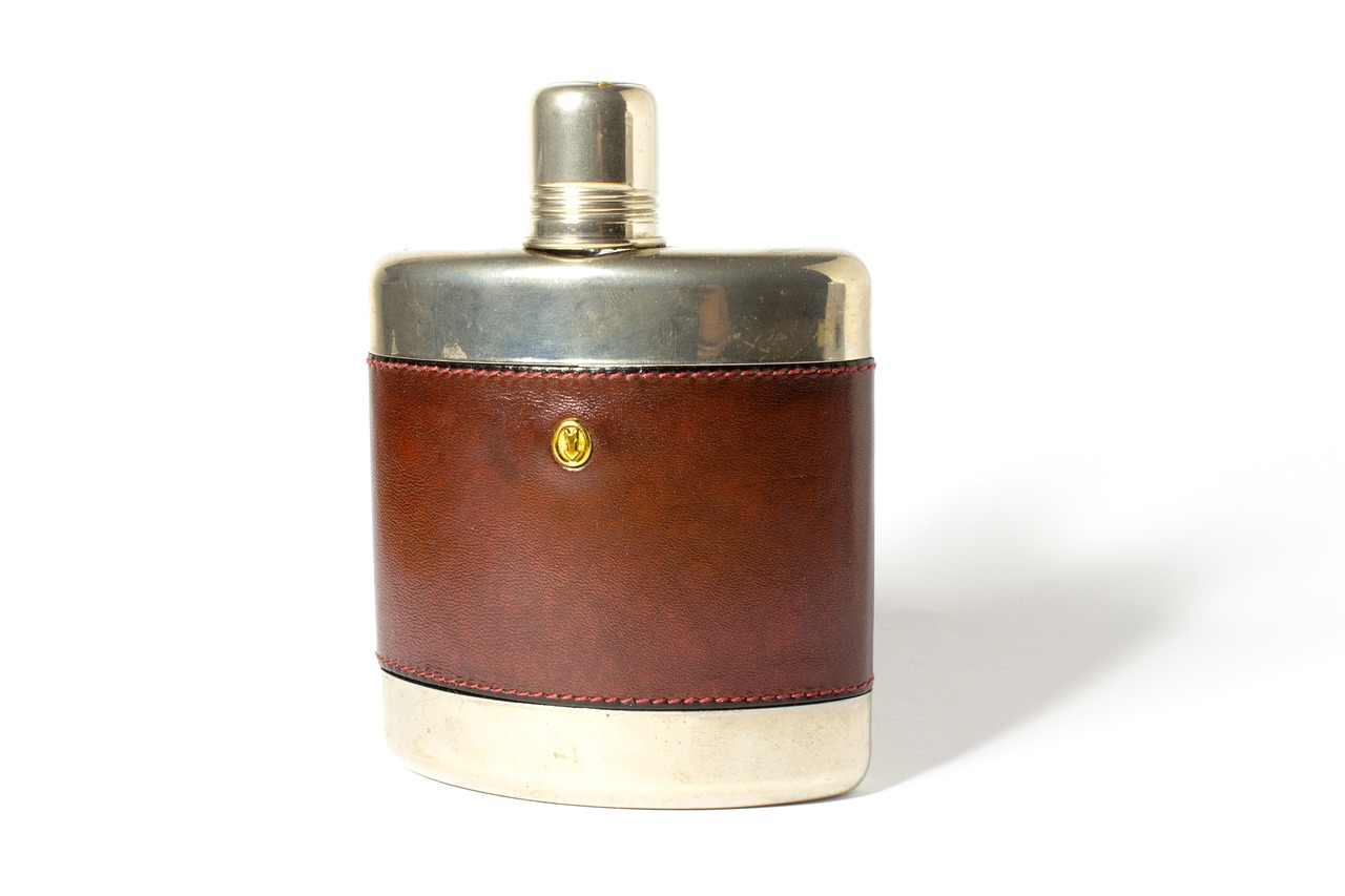 Image - hip flask alcohol drink classic