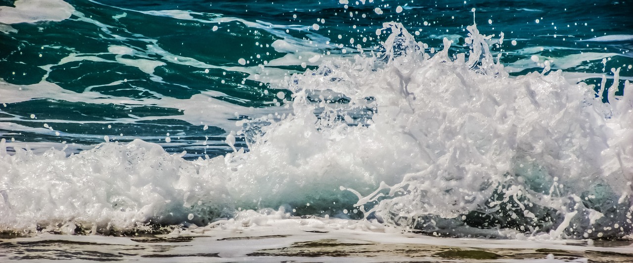 Image - wave smashing drops liquid foam