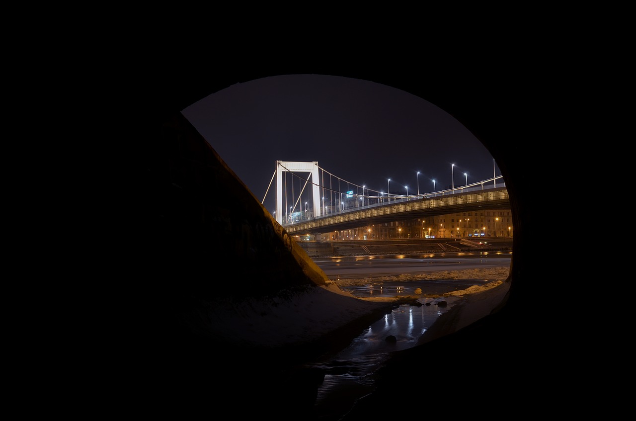 Image - budapest elisabeth bridge channel