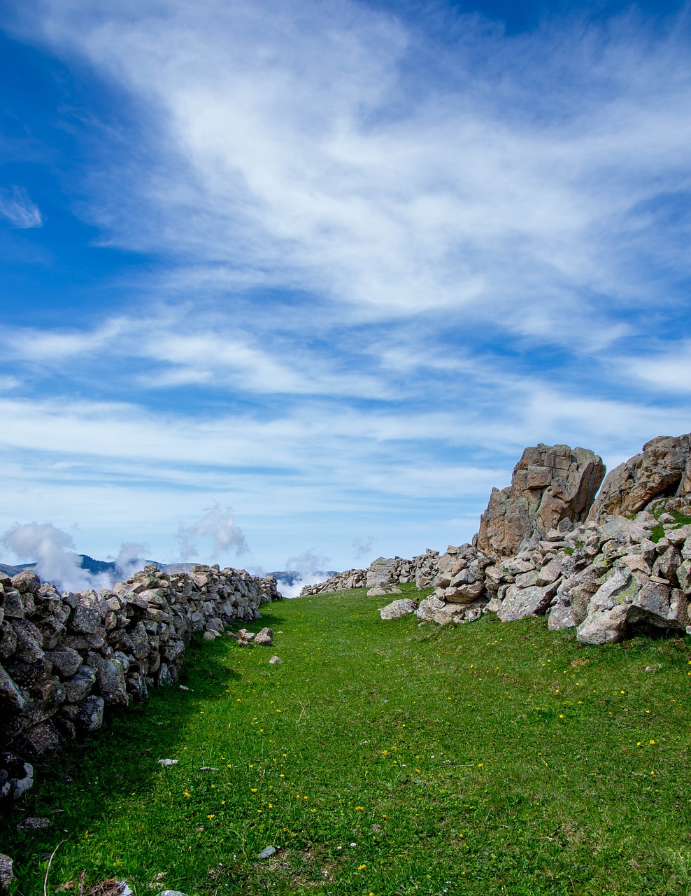 Image - landscape green blue cloud