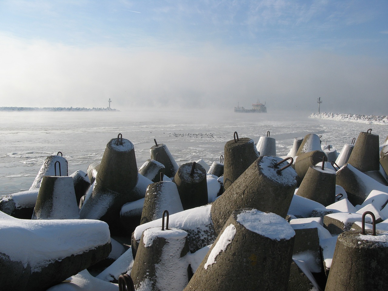 Image - sea gate breakwater fog