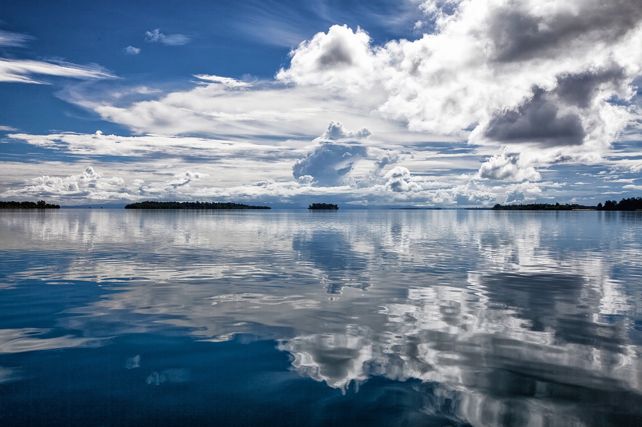 Image - tropical sea cloud reflection blue