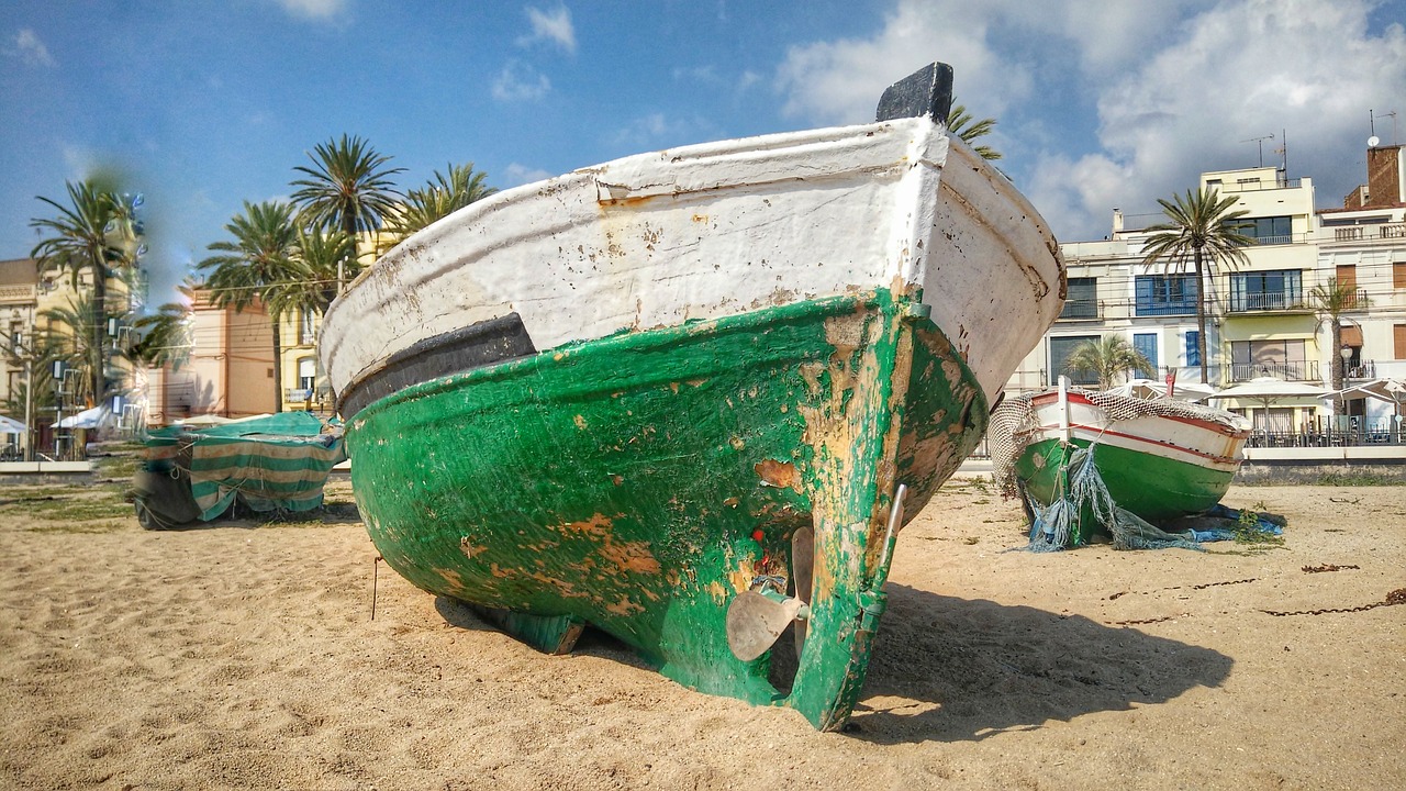 Image - boat beach barcelona