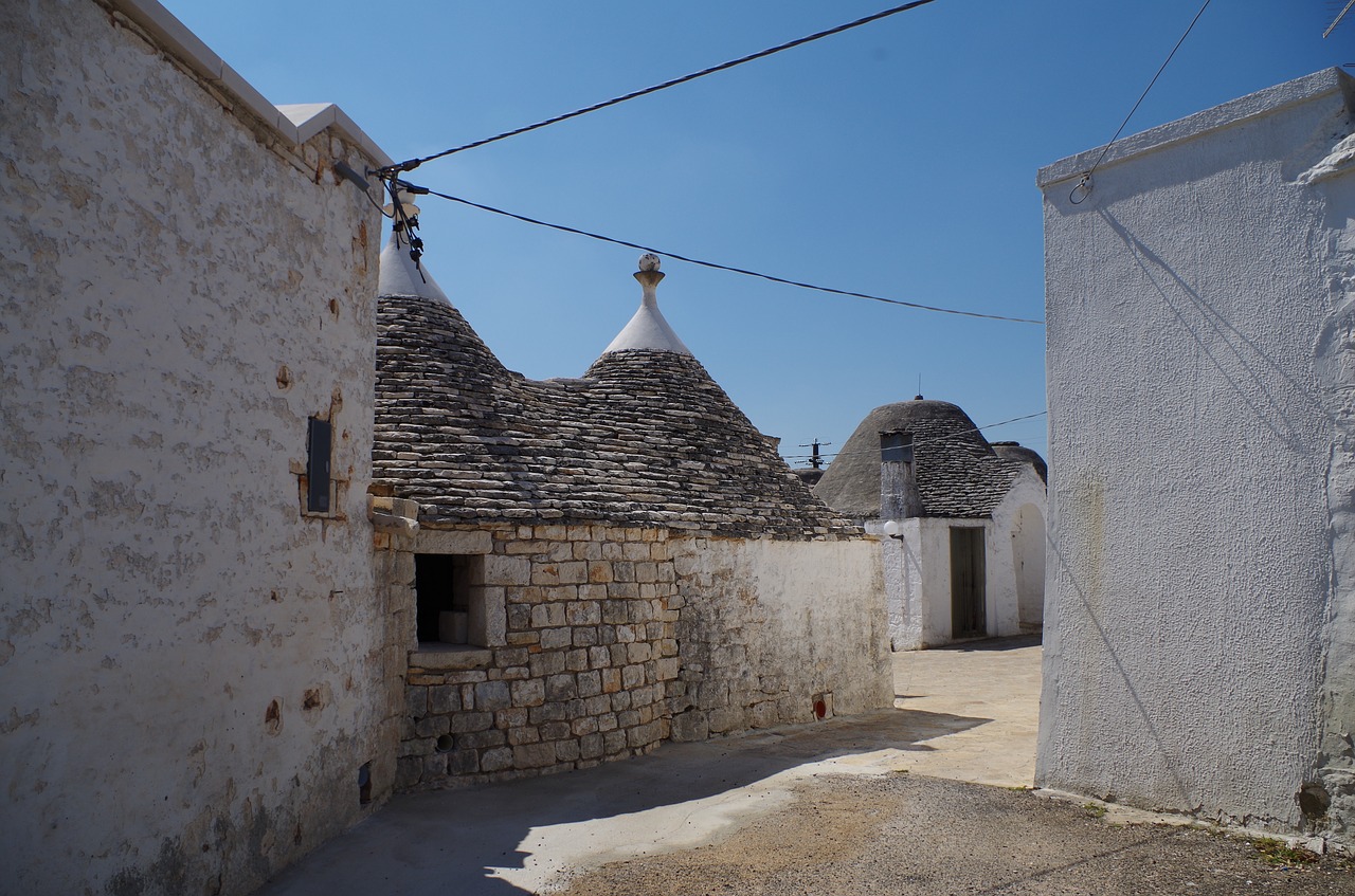 Image - puglia trulli campaign south