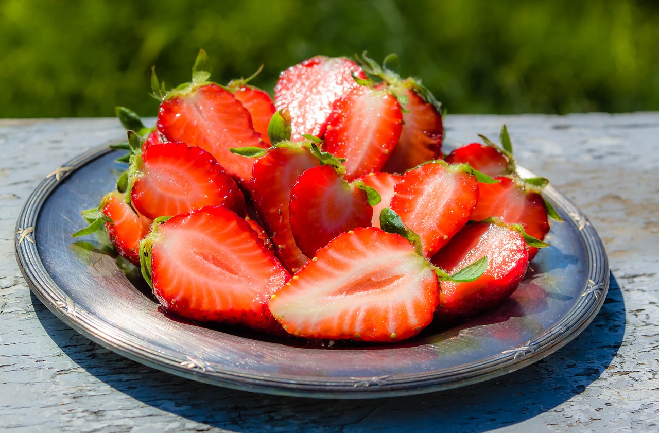 Image - strawberry fruit plated outdoors