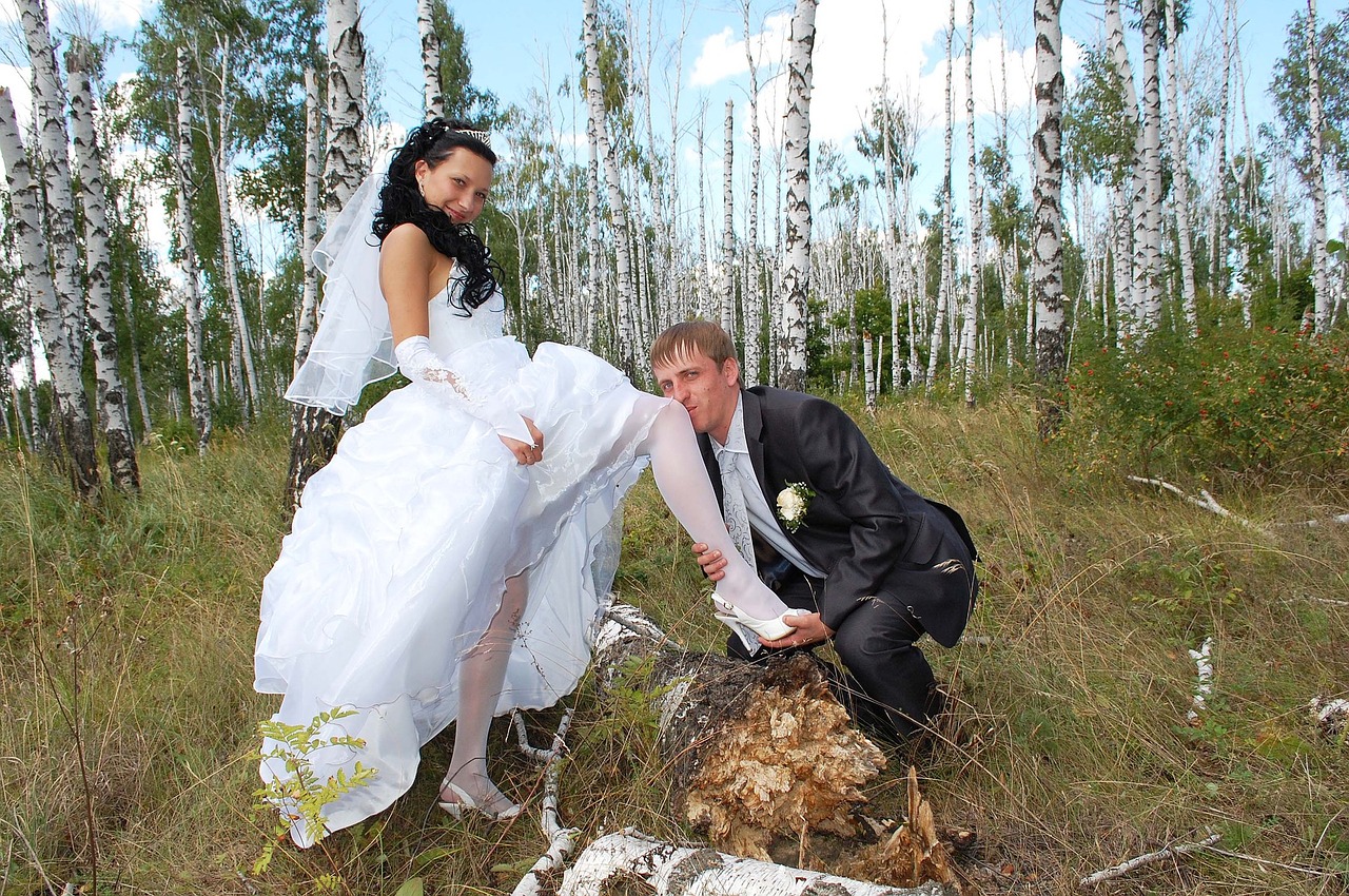 Image - wedding stroll just married nature