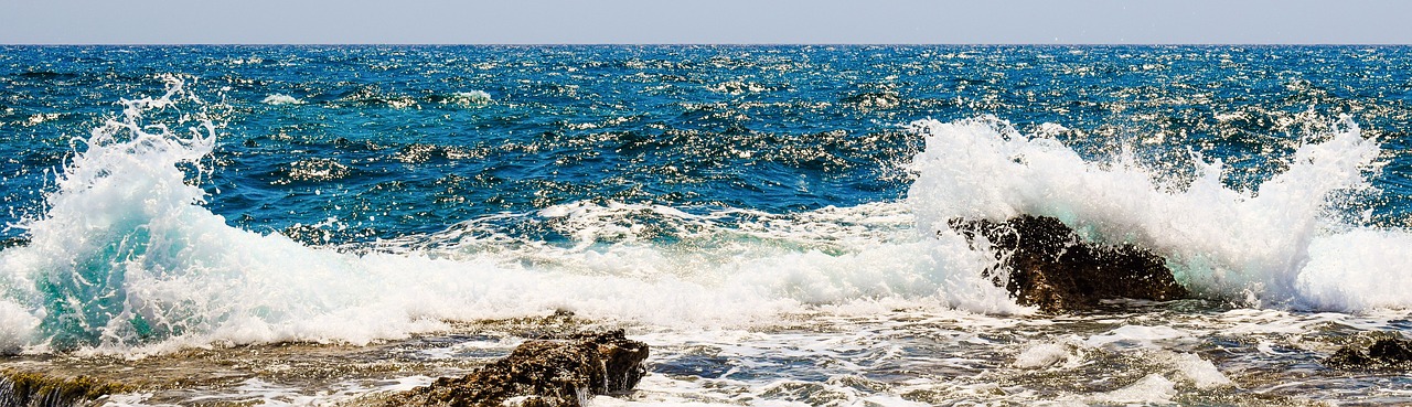 Image - wave smashing drops liquid foam