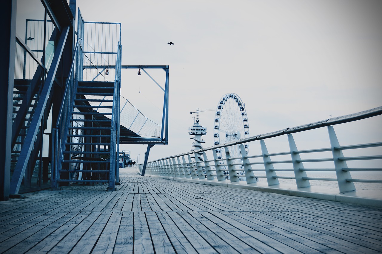 Image - pier rad low angle scheveningen