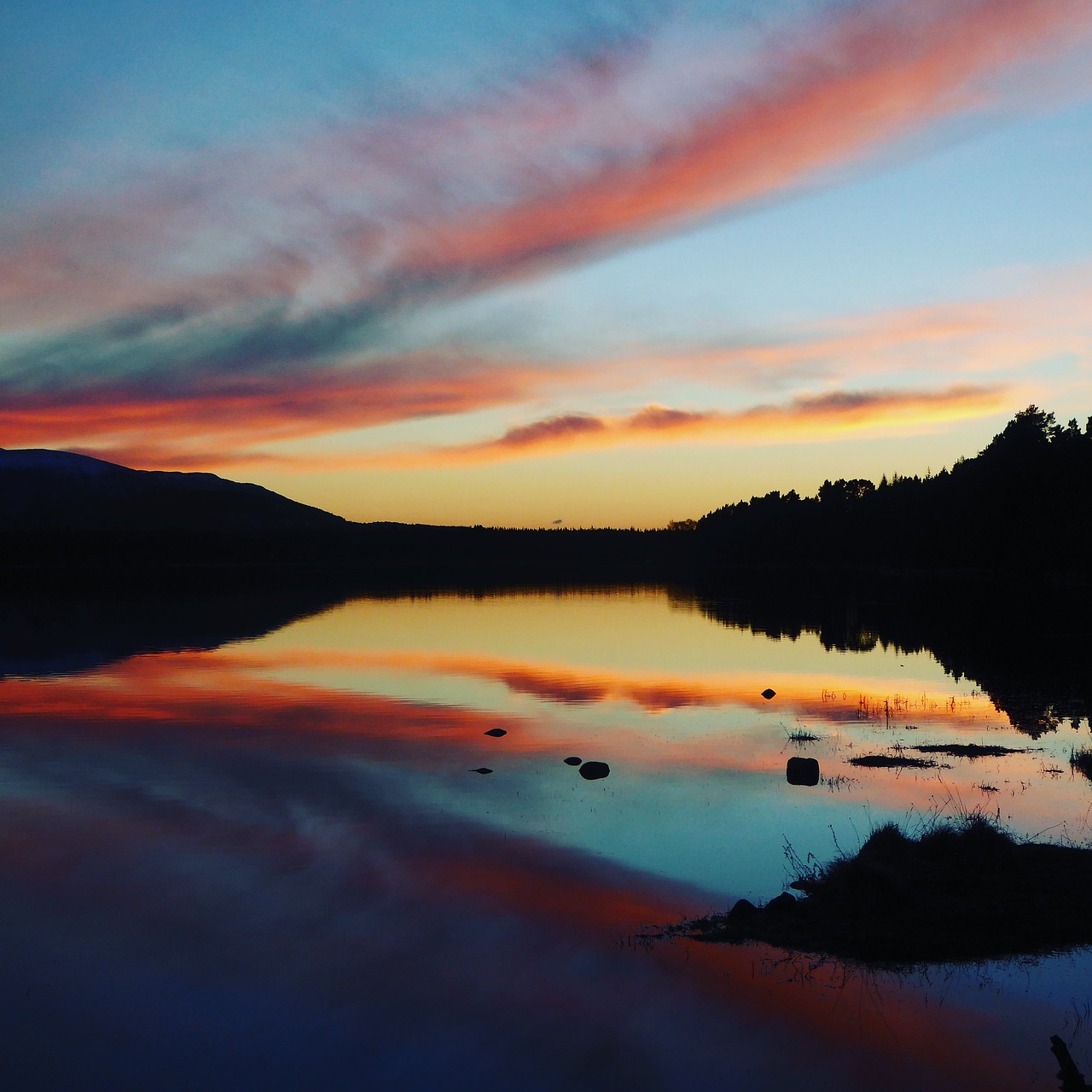 Image - cairngorms scotland loch sunset