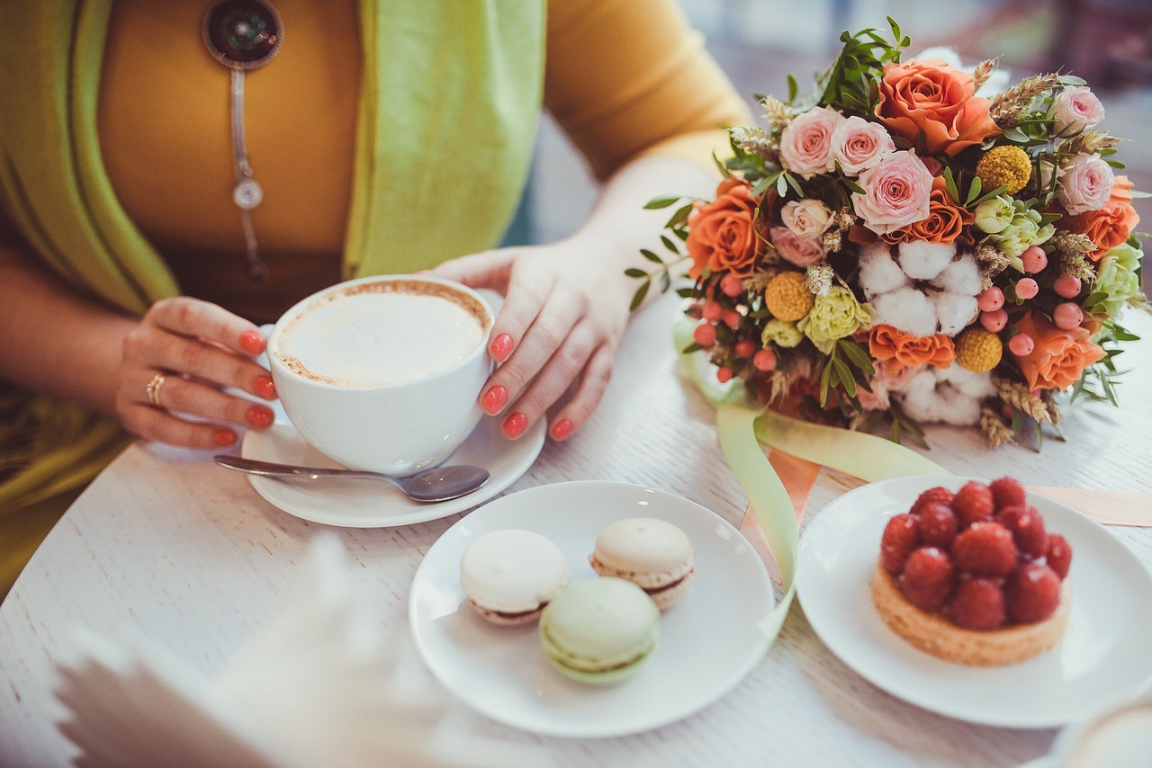 Image - girl woman hands bouquet flowers