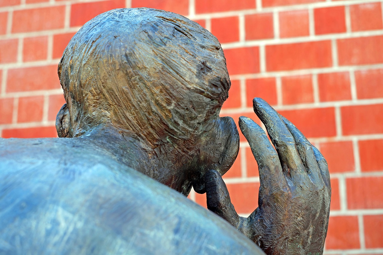 Image - sculpture bronze the listening