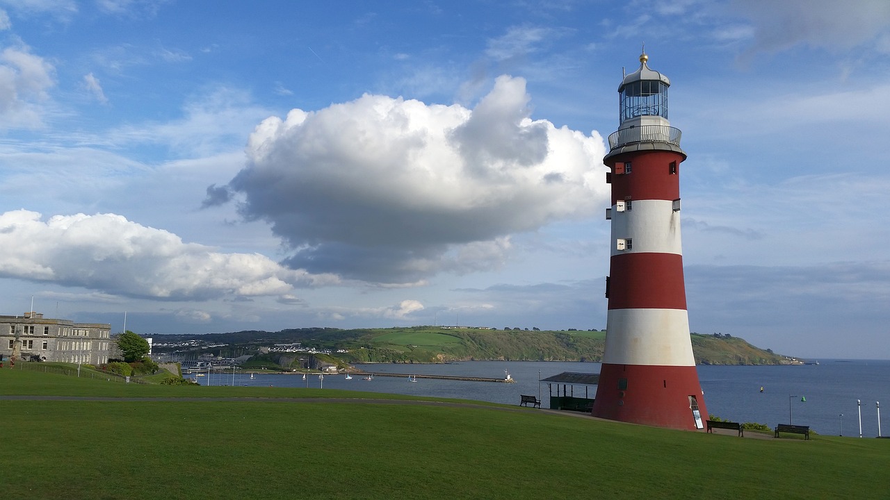 Image - lighthouse sea red white port