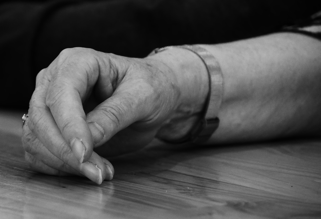 Image - old hand fold person arm